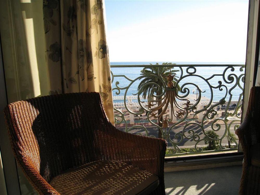 Le Royal Promenade Des Hotel