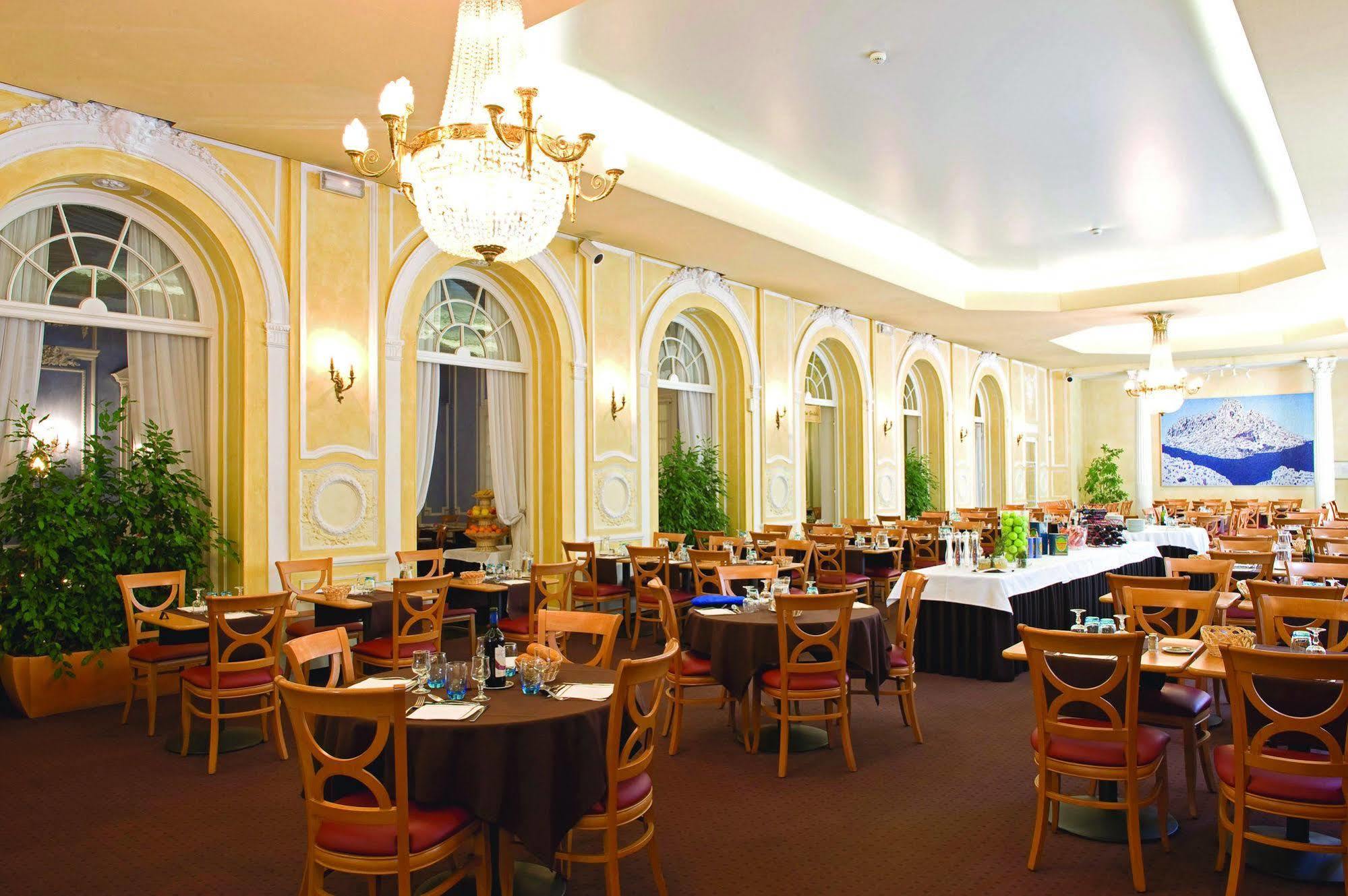 Le Royal Promenade Des